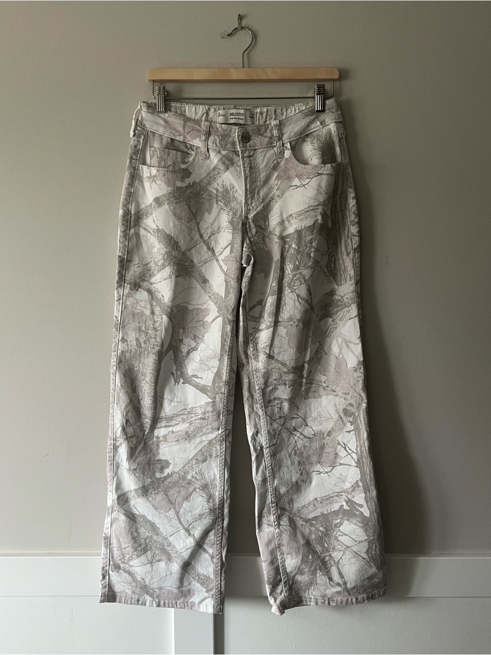 Hollister Low Rise Baggy Camo Jeans Size 27 Tree Print Wide Leg Y2K
